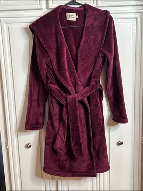 UGG Plush Hooded Robe in Burgundy sz S